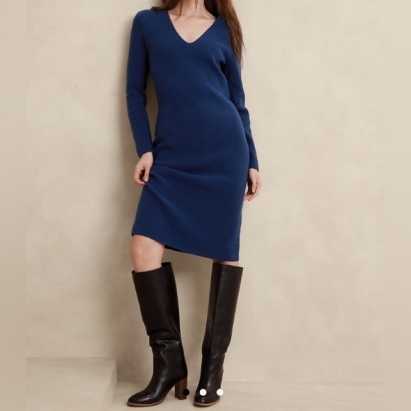 Banana Republic Factory Dresses & Skirts - BANANA REPUBLIC V-NECK KNEE-LENGTH SWEATER DRESS